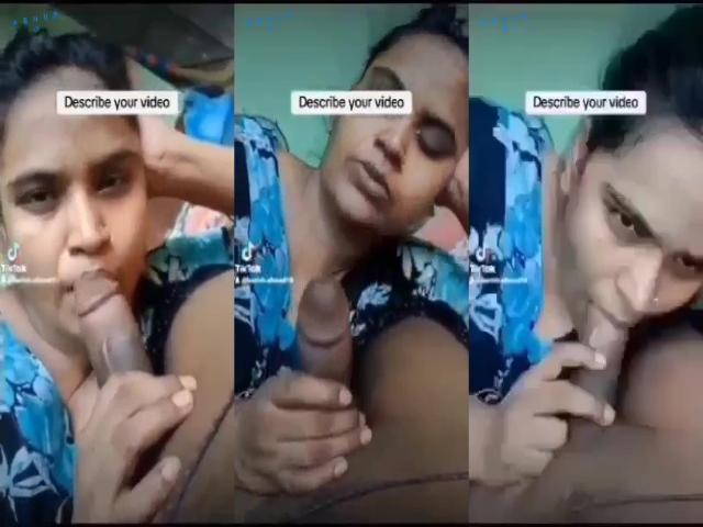 বাংলাদেশি ভাবী আনন্দের সাথে প্রতিবেশীর শক্ত লিঙ্গ চুষছে